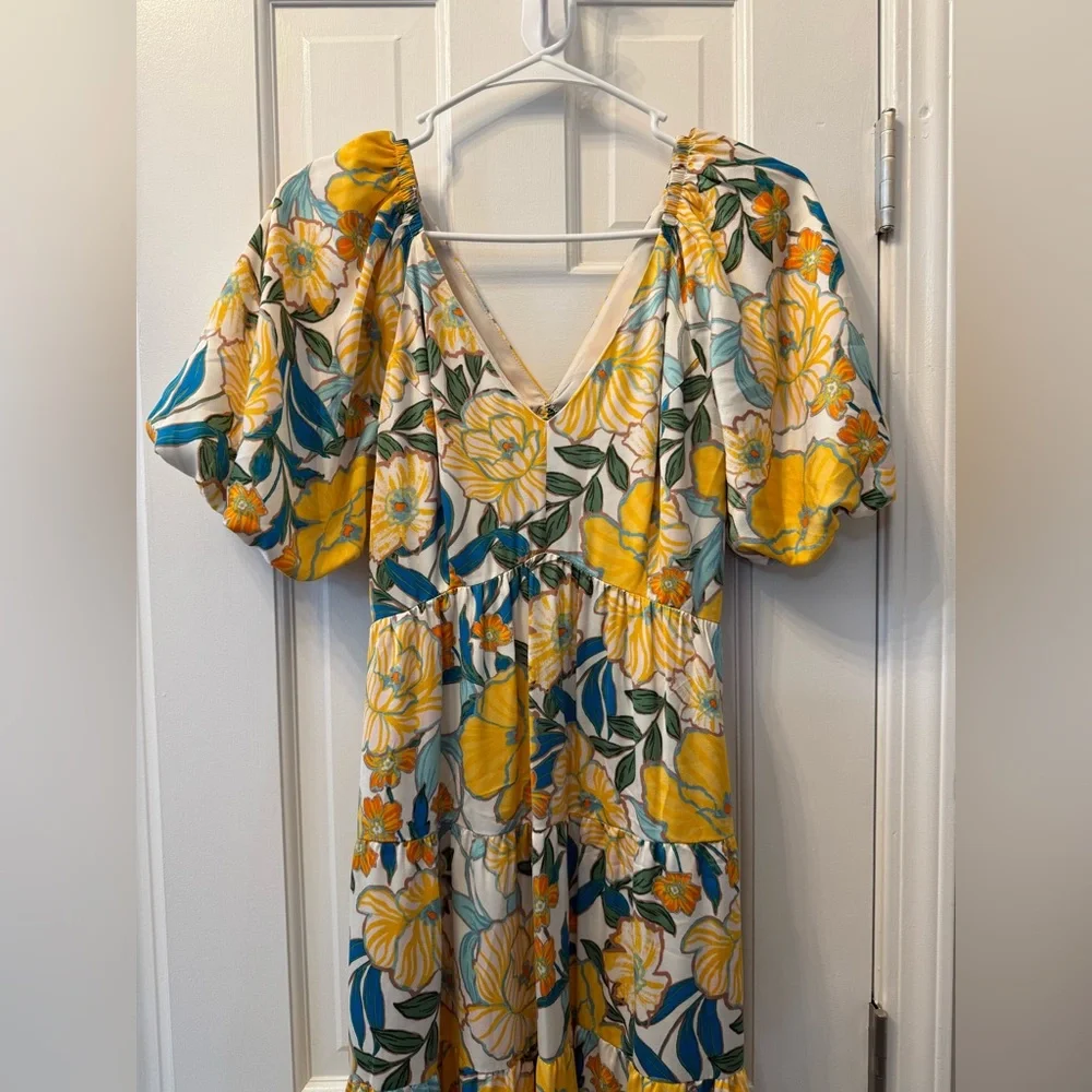Vince Camuto V-Neck Short Sleeve Floral Maxi Dress with Pockets - Picture 4 of 6